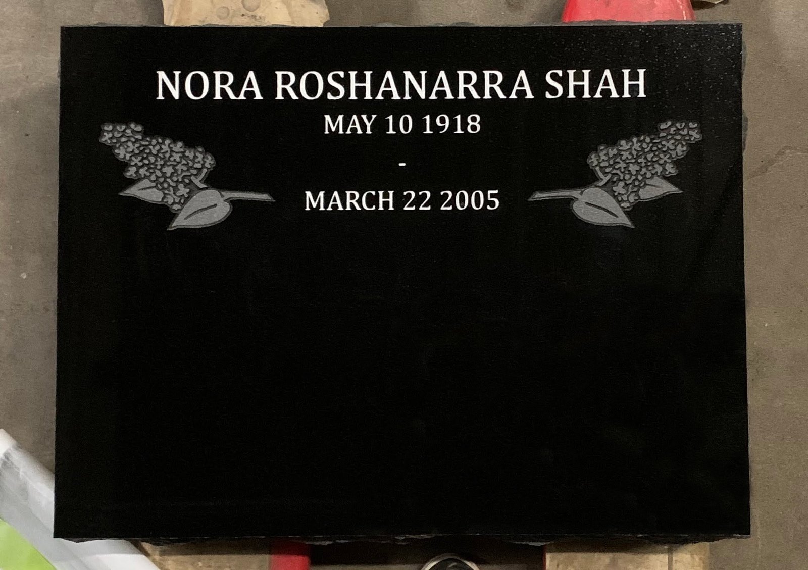 Black flat marker with rose emblems