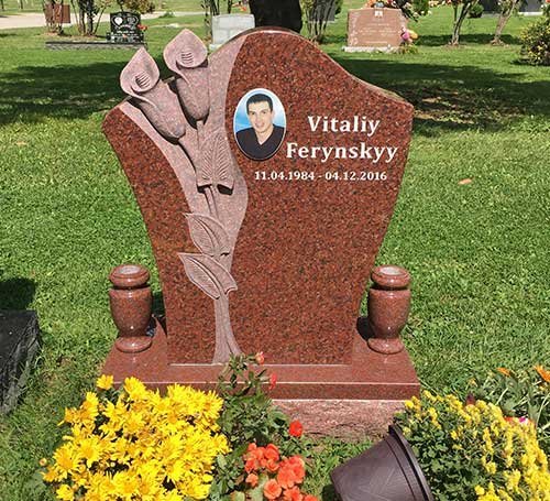 Indian Red granite serpentine headstone with carved calla lilies, portrait and vases