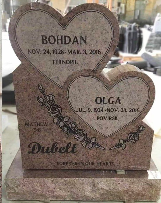 Double heart companion monument in the Haven workshop
